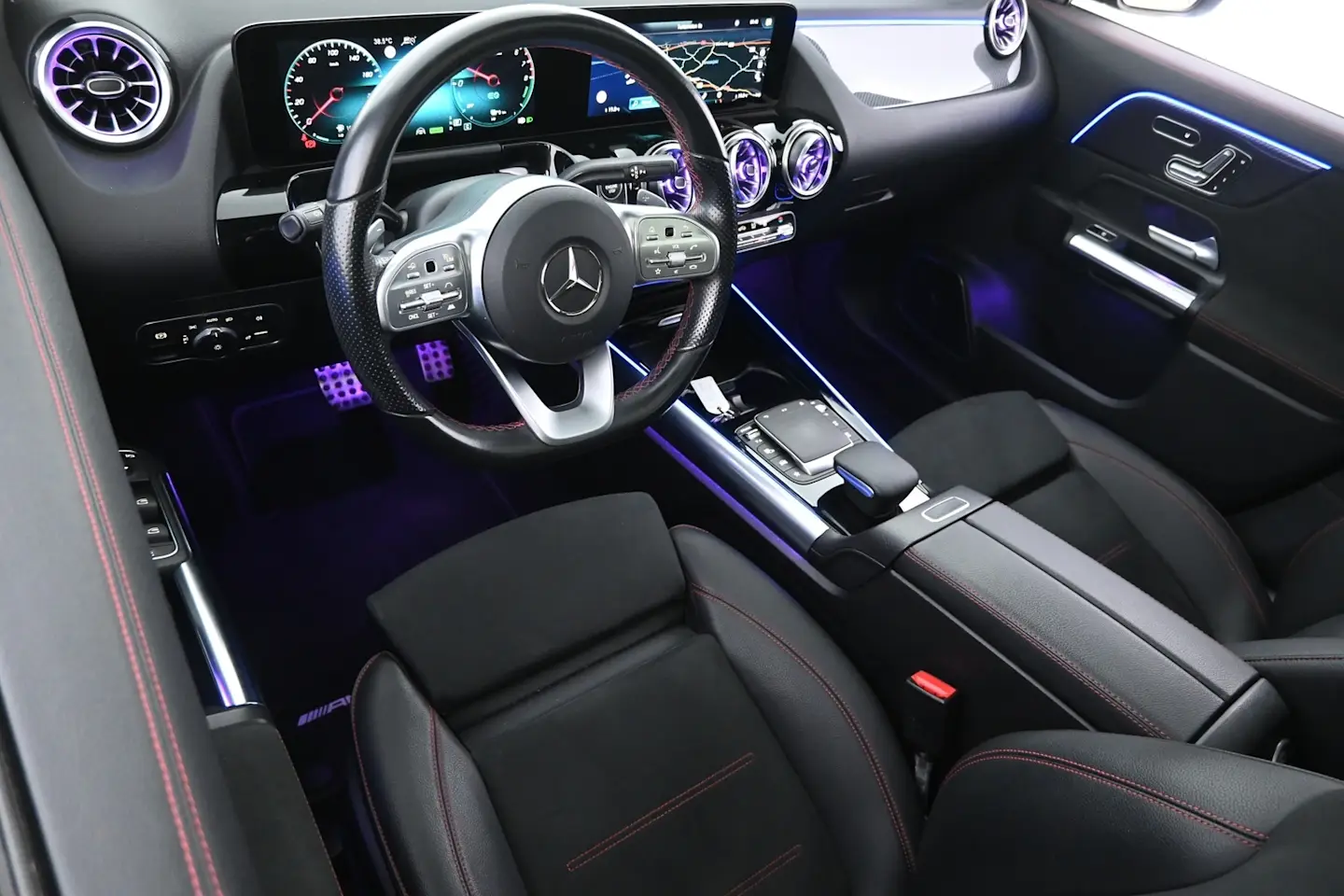 Car Image - 1UJPwY4p9HL2BvR3OZMHiZ