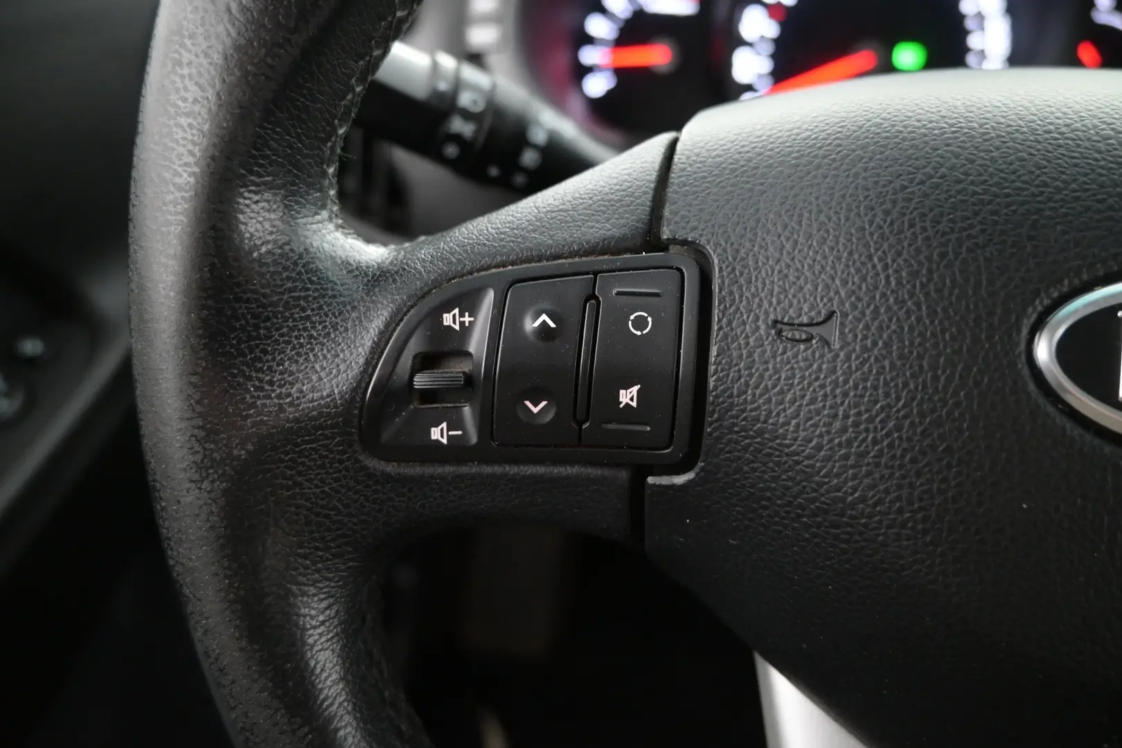 Car Image - 6kdzzMxn3uIjdyONSZlbzY