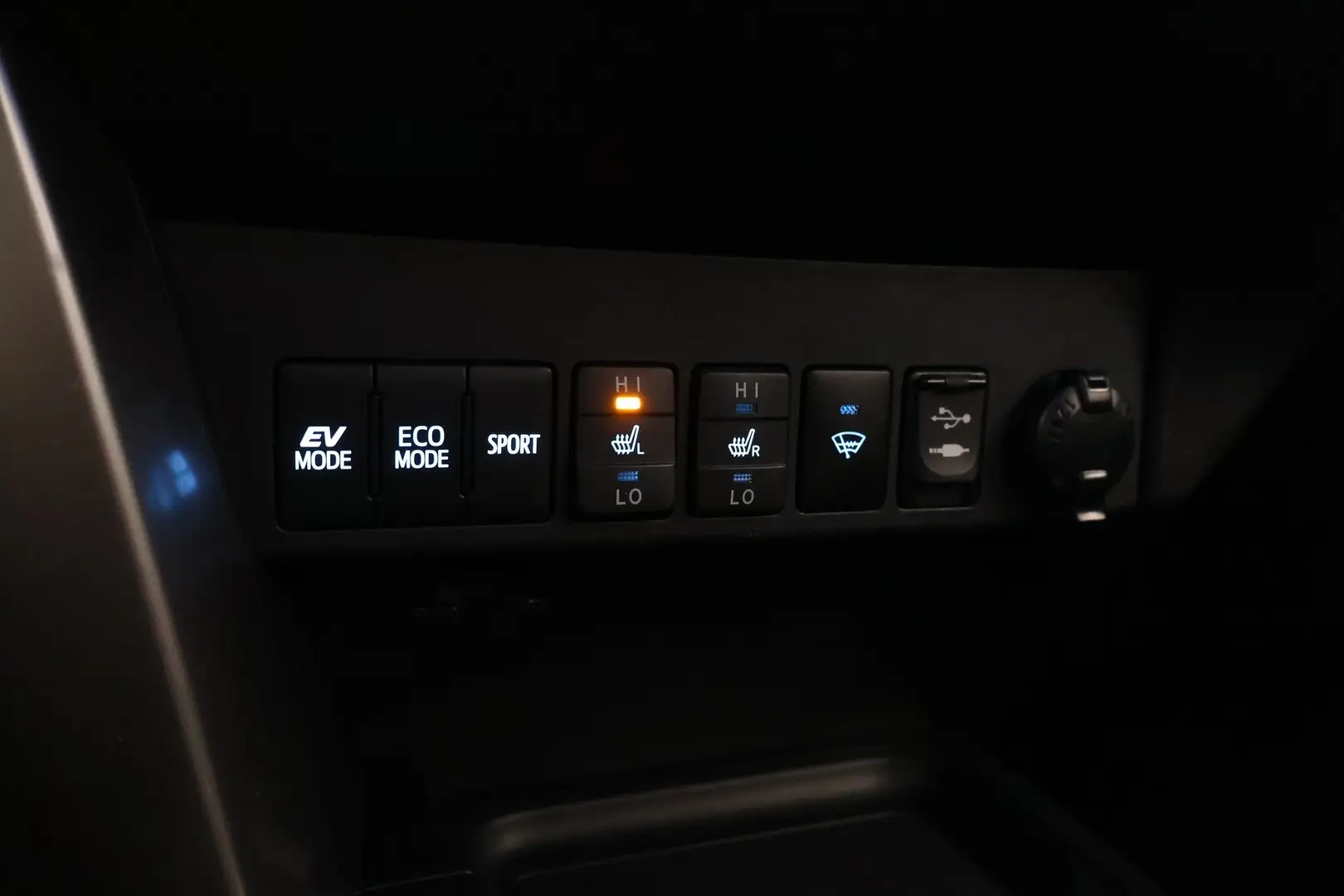 Car Image - 36V0vPAa9UmnYlAErTnEcO