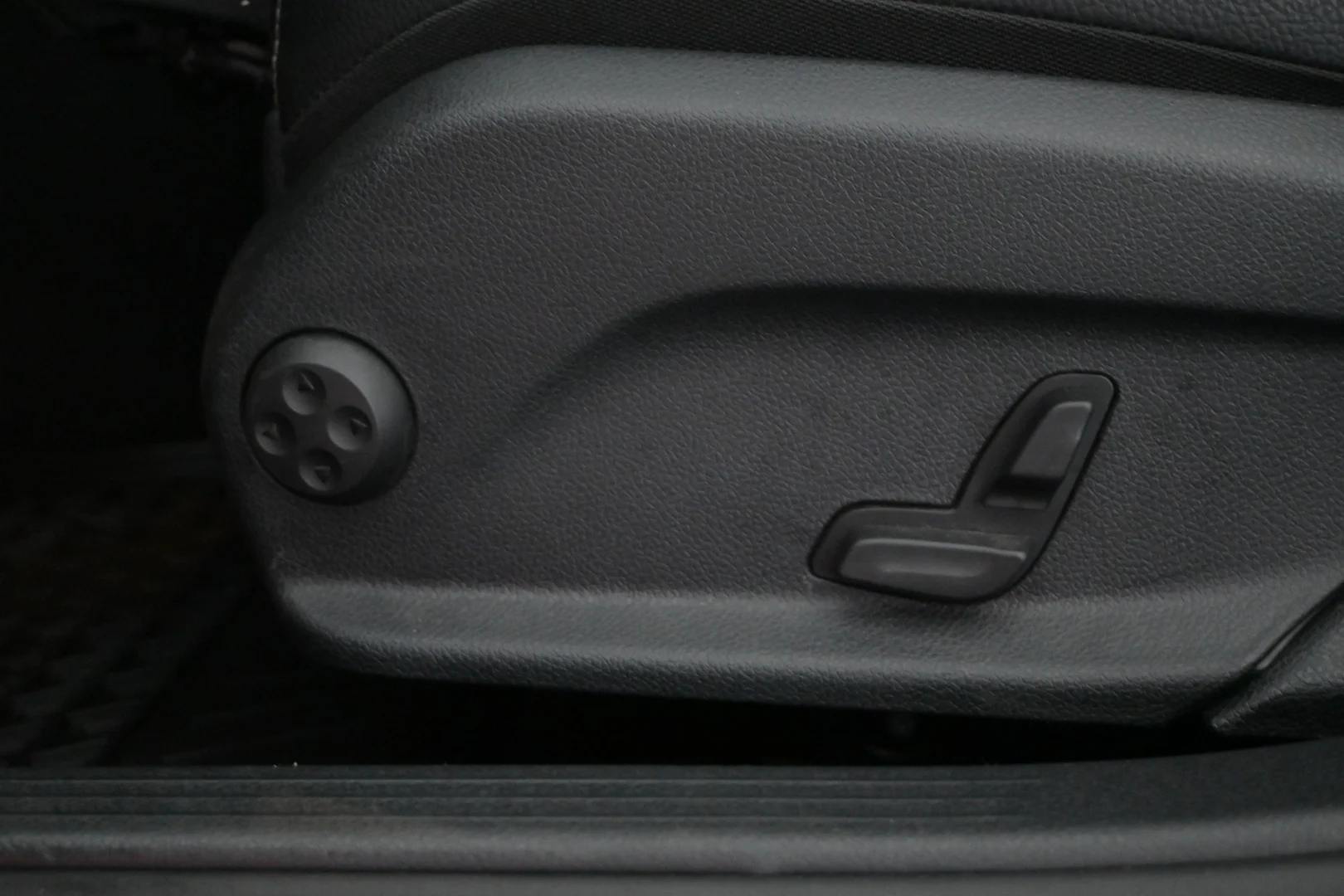 Car Image - 7koYGmipAajO0TmdFlNYh3