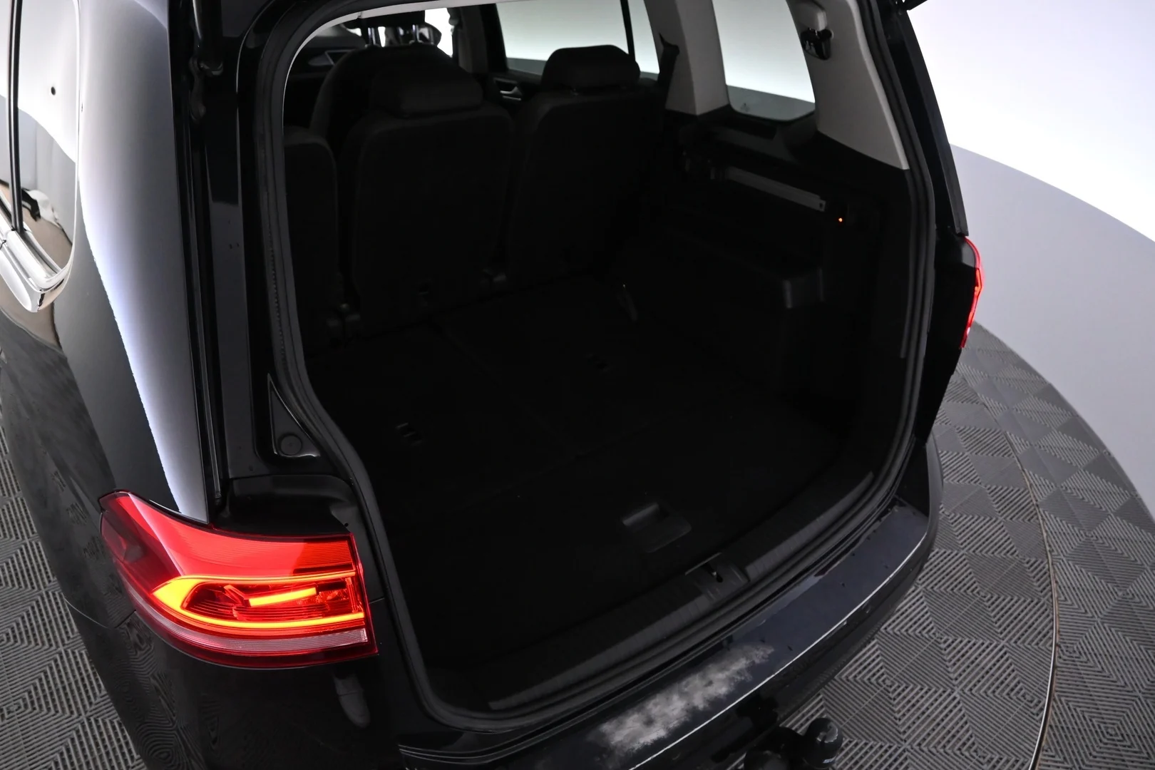 Car Image - GTwGz2JKguCMJp9QeG7Rc