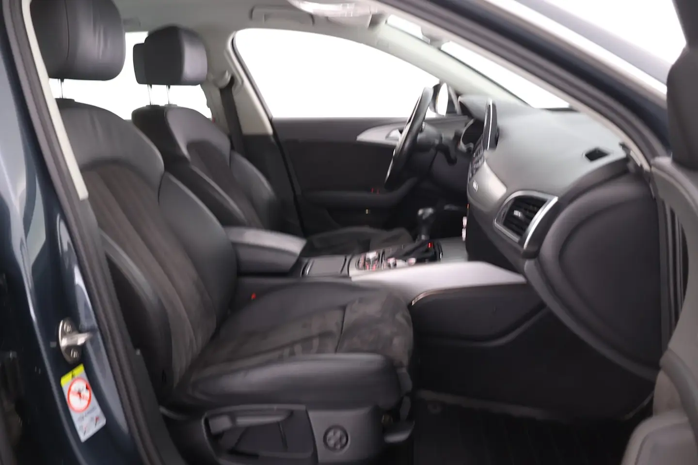 Car Image - aoU1ctYKUhYfIZFR0uBvY
