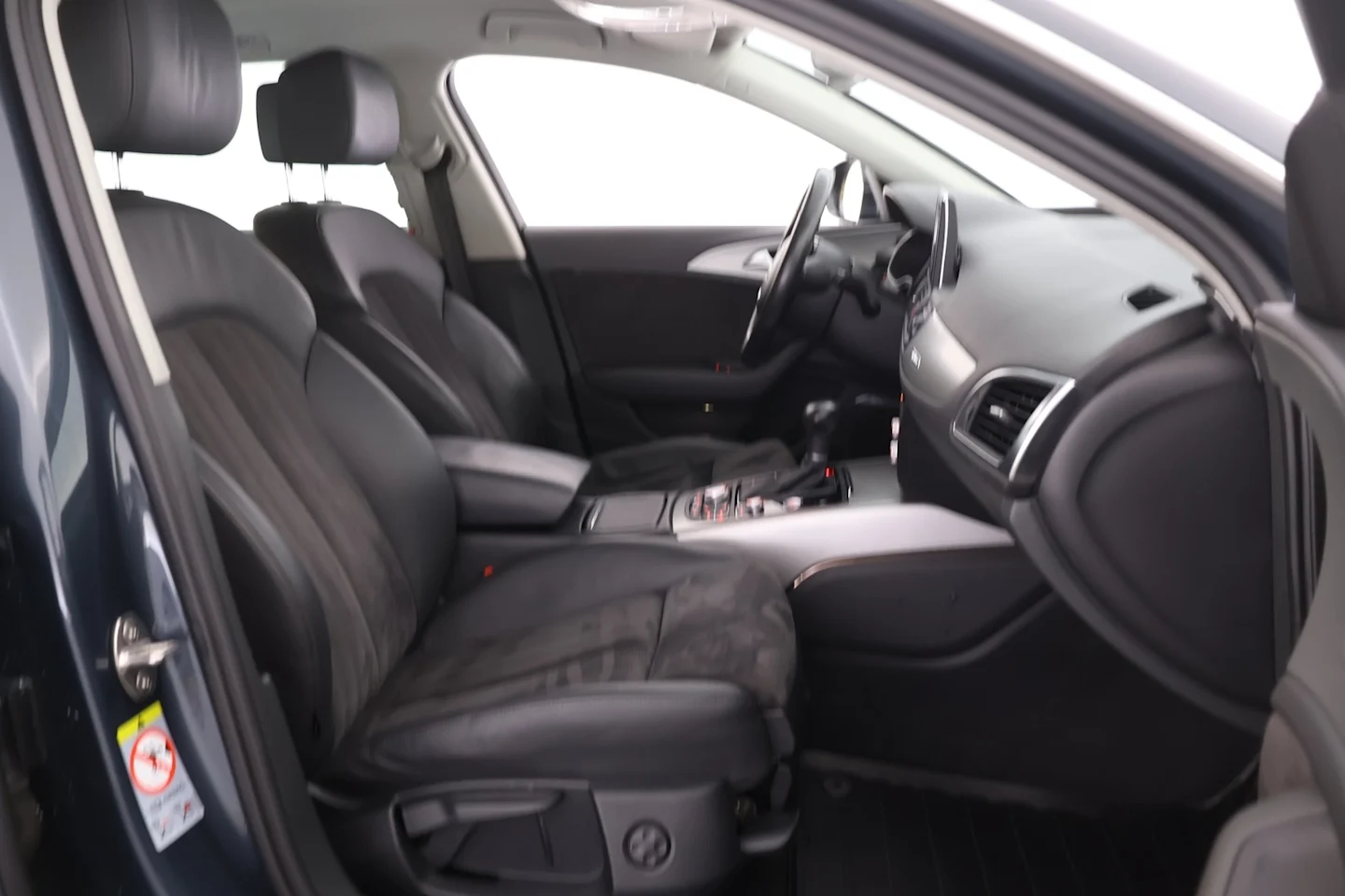 Car Image - aoU1ctYKUhYfIZFR0uBvY