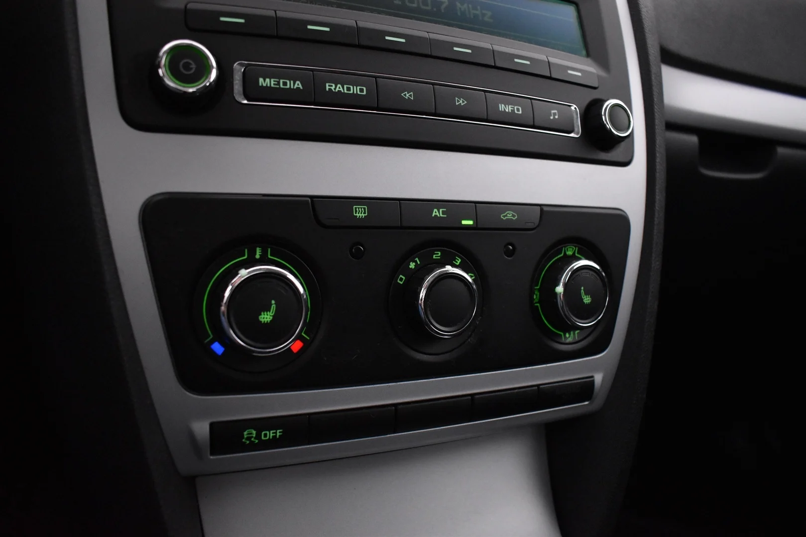 Car Image - 3fK1o6EmN59QyoxW0ZczVF