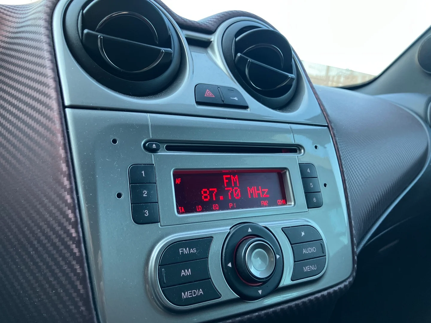 Car Image - 7ydKj9Nz8hufxerHE6A1tR