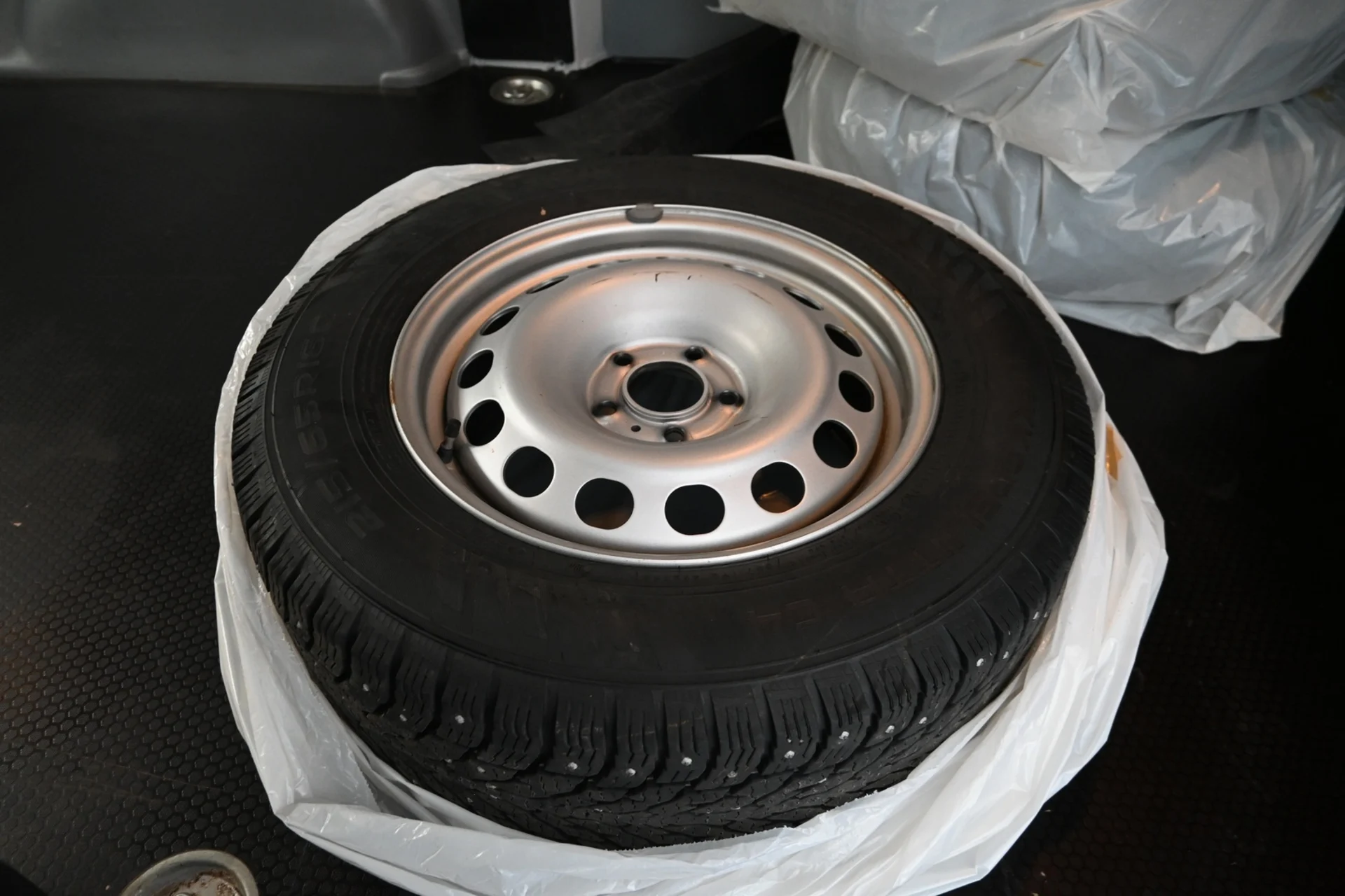 Car Image - 2KHxR7fGLq8BSMYwj60tRg