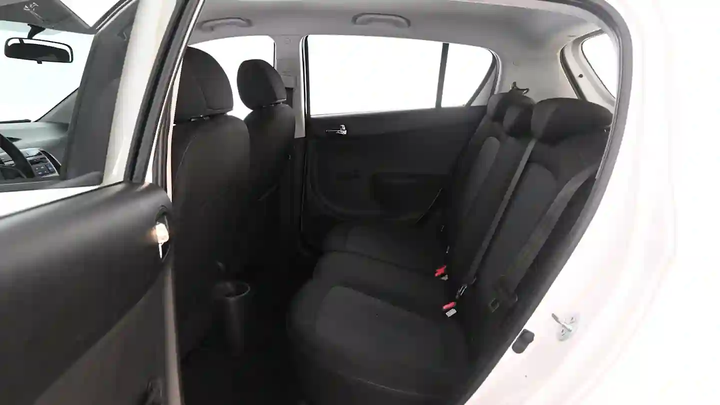 Car Image - 16BedodJ9y9XKr6Yy0sbhf