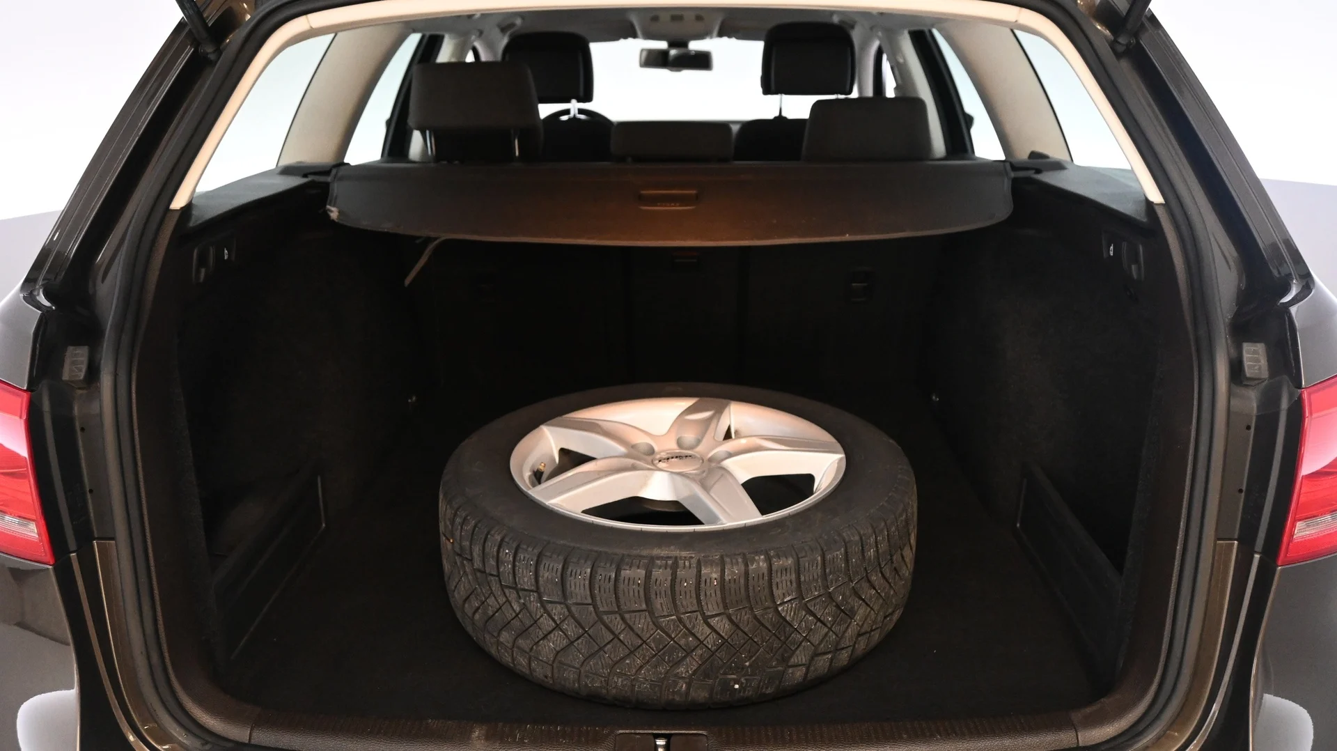 Car Image - 1OvsosKxBhknHJ44ilgtJh
