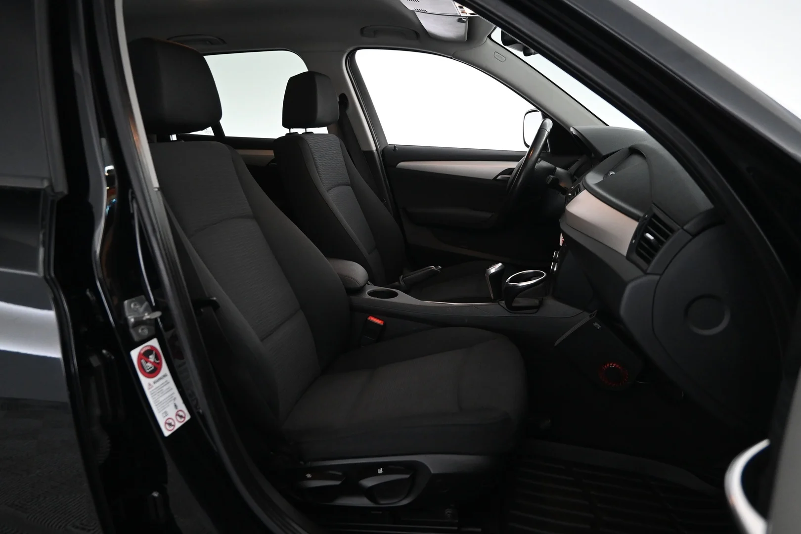 Car Image - 3ndl1inKxhZs8gyd5pNrKy