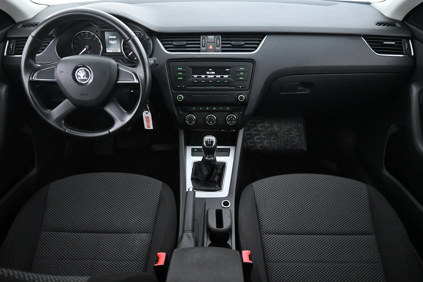 Car Image - 5ArKUb0eBEtdTCjbCAXT1l
