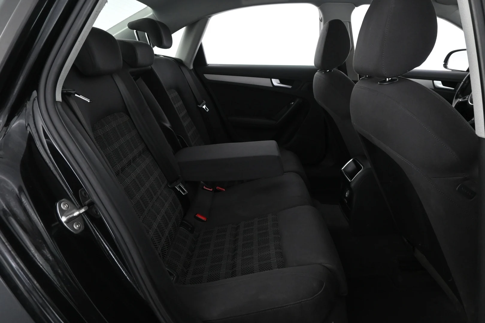 Car Image - 3BwA6jUYNNIx3a0weowvP7