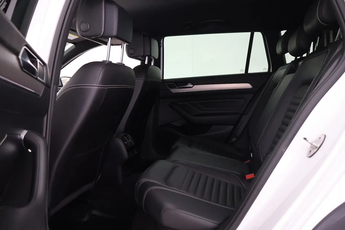 Car Image - 5E5lq648n4pISDLD0Ks7rV