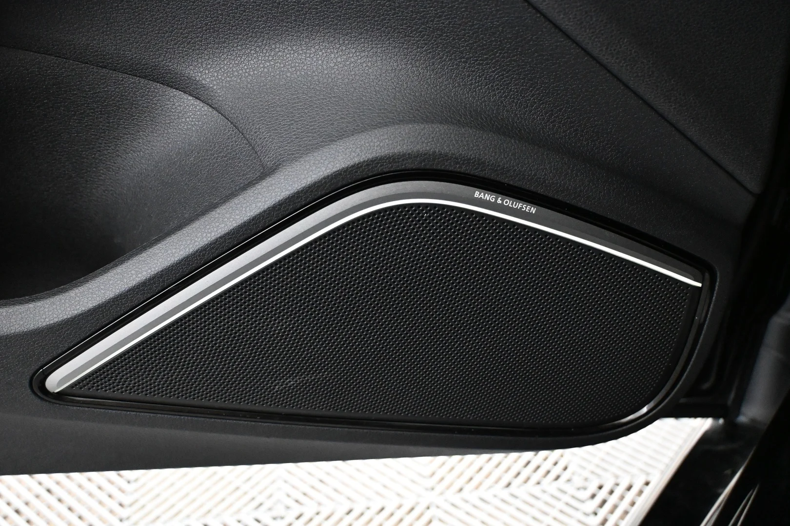 Car Image - ZnHFr1oIEcO2APLem1ijX