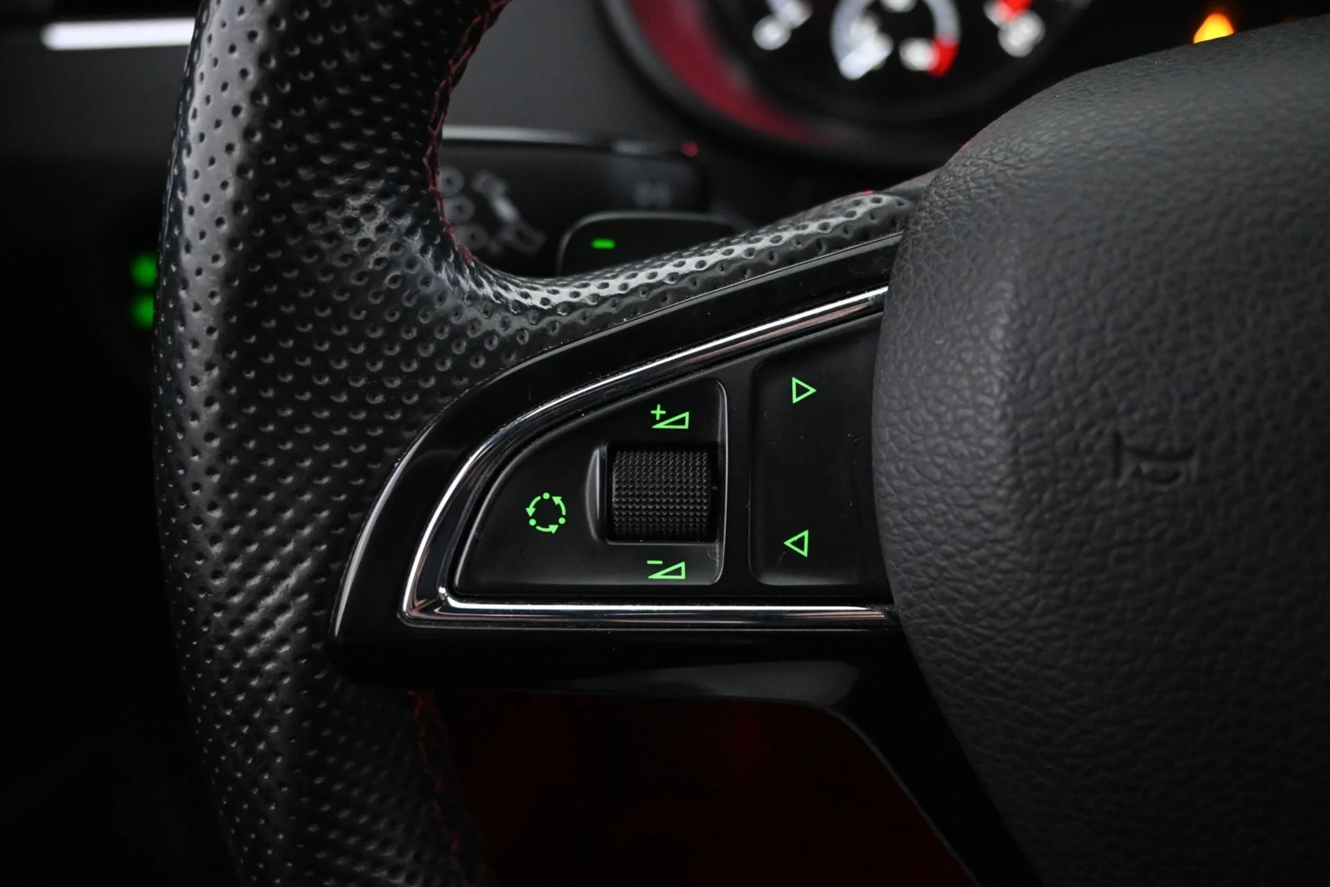 Car Image - 5iLkLB9NDhx3o2EfdumDFg