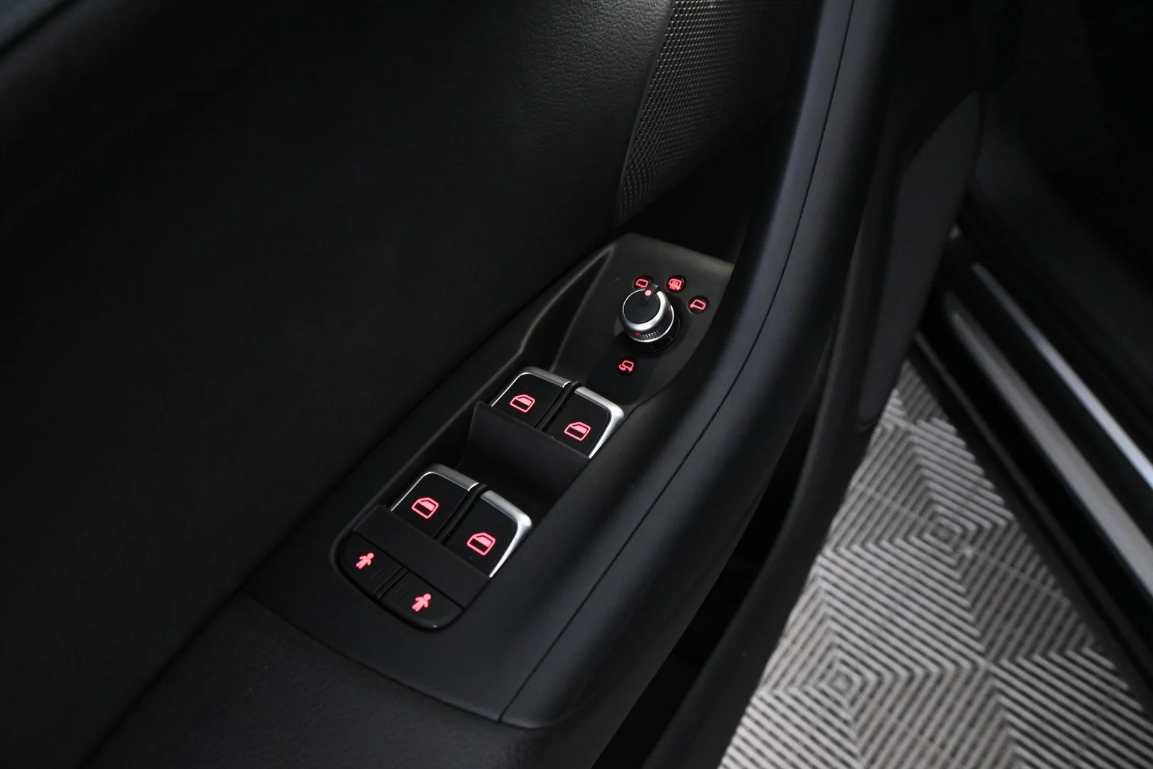 Car Image - 3yJ7OGM5kH5DaV2mzsMJQo