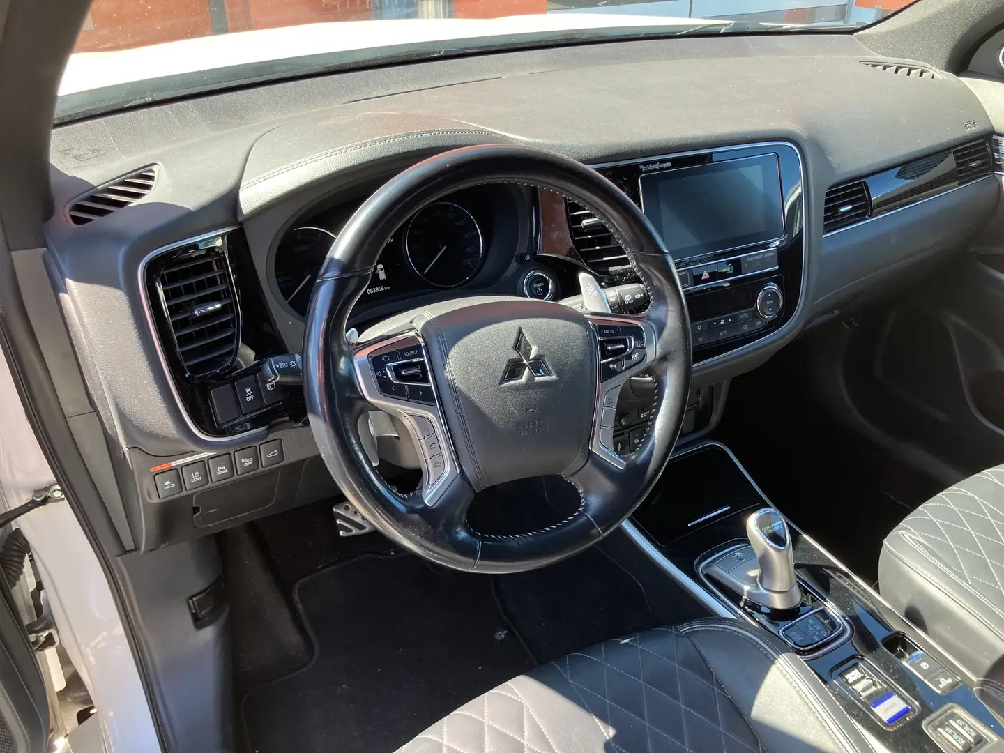 Car Image - Vhmmq534zb6wKsfnTsJz1