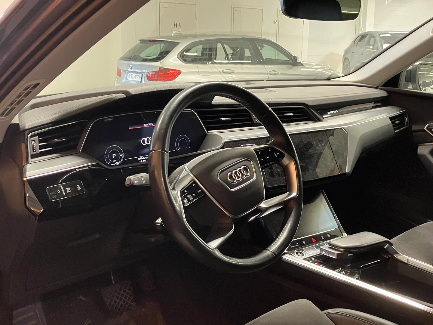 Car Image - 1Fd1T5uJMC3zTMcNtCQD6F