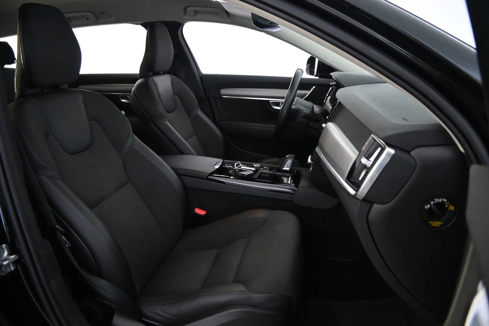 Car Image - 66vZjJI5RWrLHuVDZDsv9w