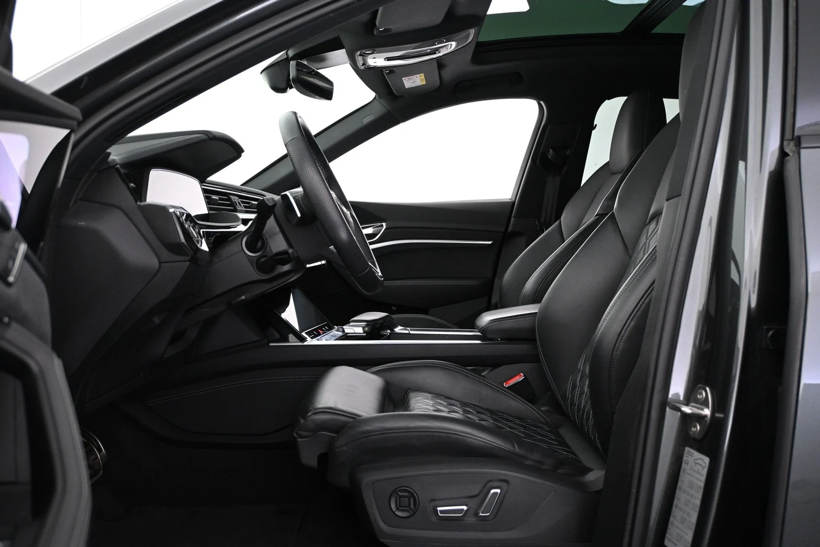 Car Image - 3pIS90ElmFn4m01QJQLG3g