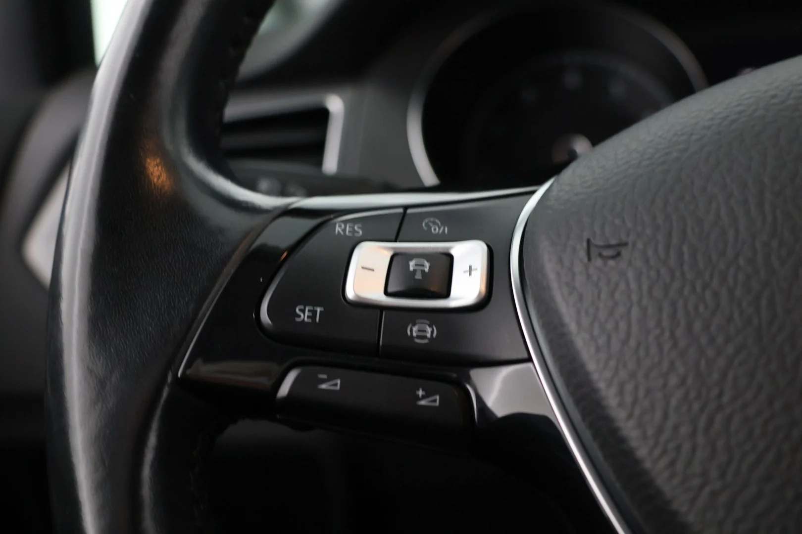 Car Image - 2VXFXxRnXcPXoKBd0HSHp1