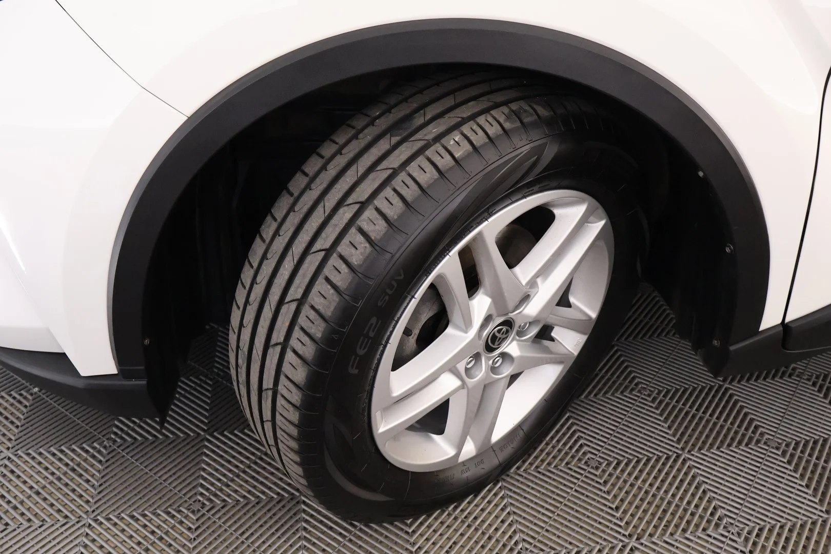Car Image - 2G7Y7ppFxIftTBvfNrlxjs
