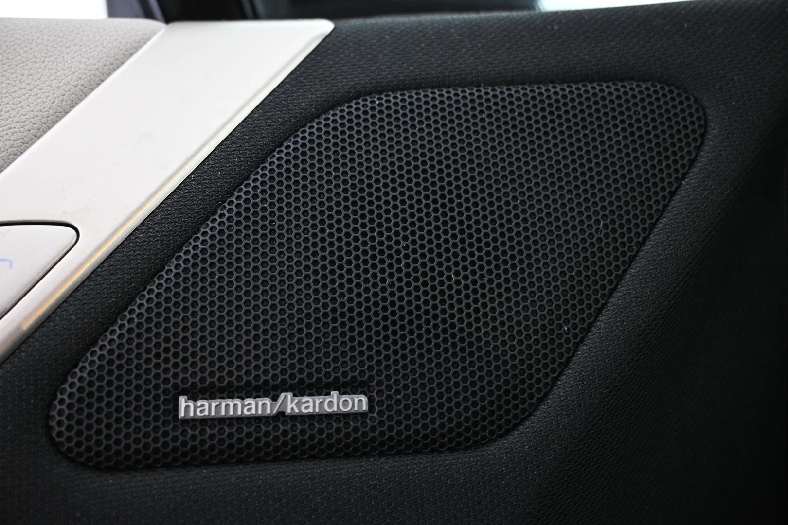 Car Image - 1CbKNPWTDEIICith8h1LNi