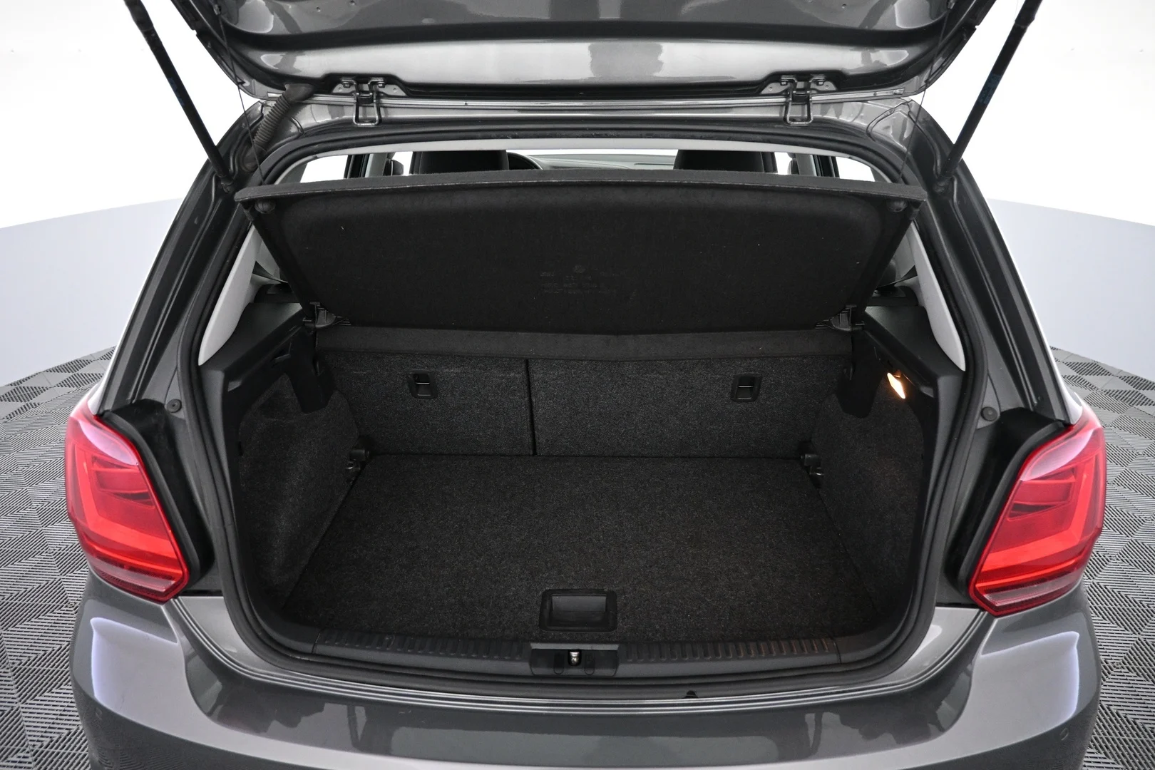 Car Image - 52OCIv8gUinjzydLgn9MtP
