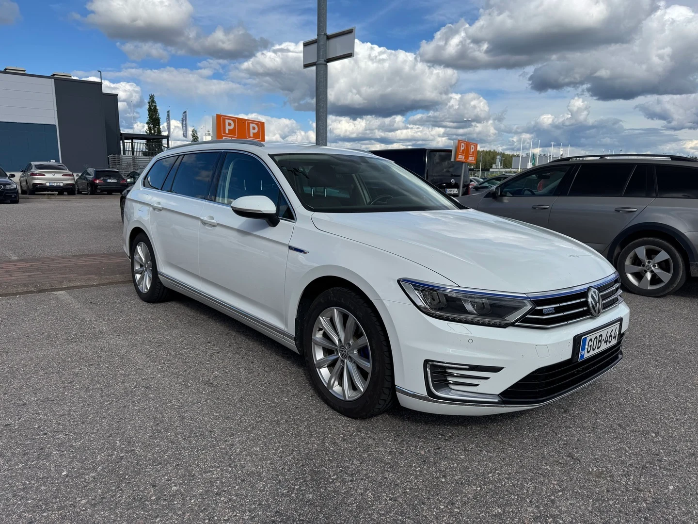 Car Image - 668gSn8dHmEZterJ0BJ70s