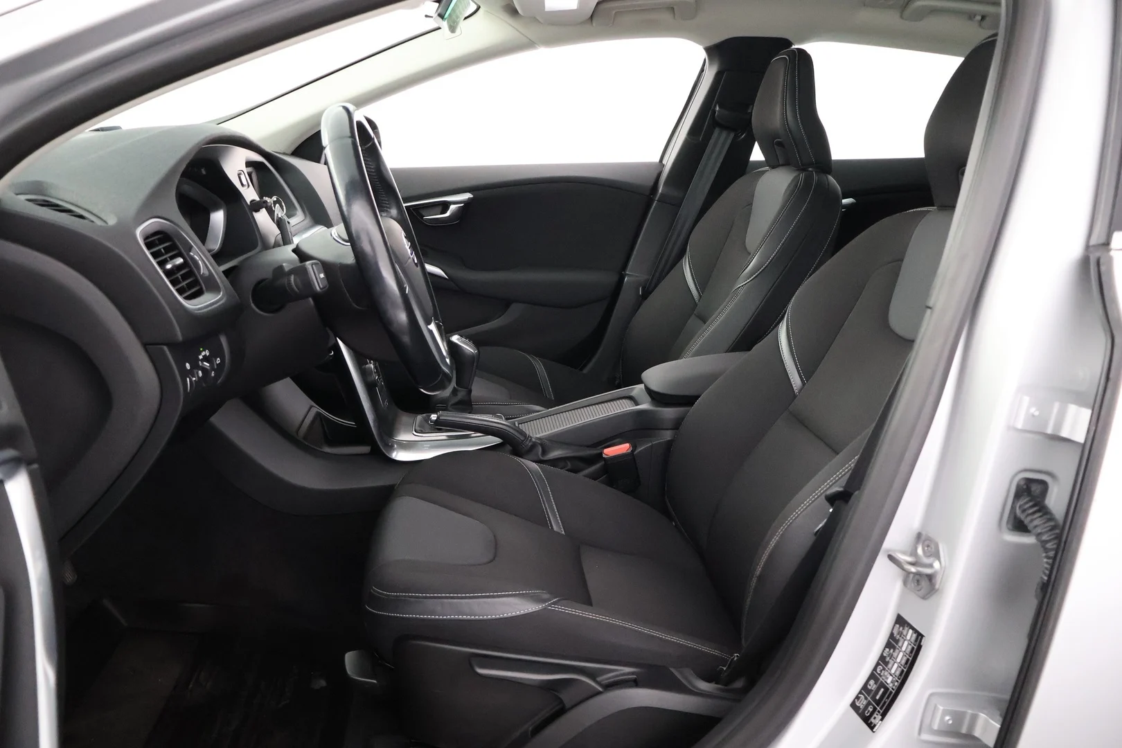 Car Image - 76No27FeUSq4m57u6d8llG
