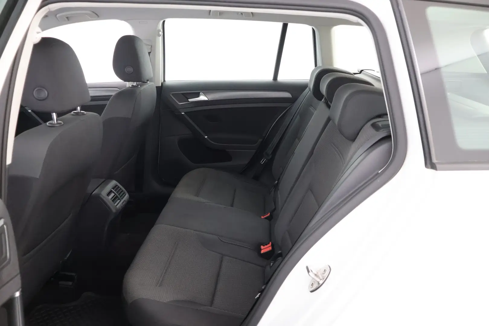 Car Image - 3pn8YRoQdVgMsecVoDpmxO