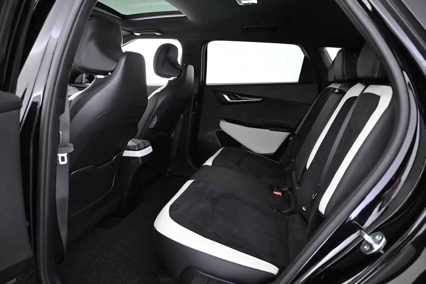 Car Image - 3TyiBY2lCol9xh9y7TNQeK