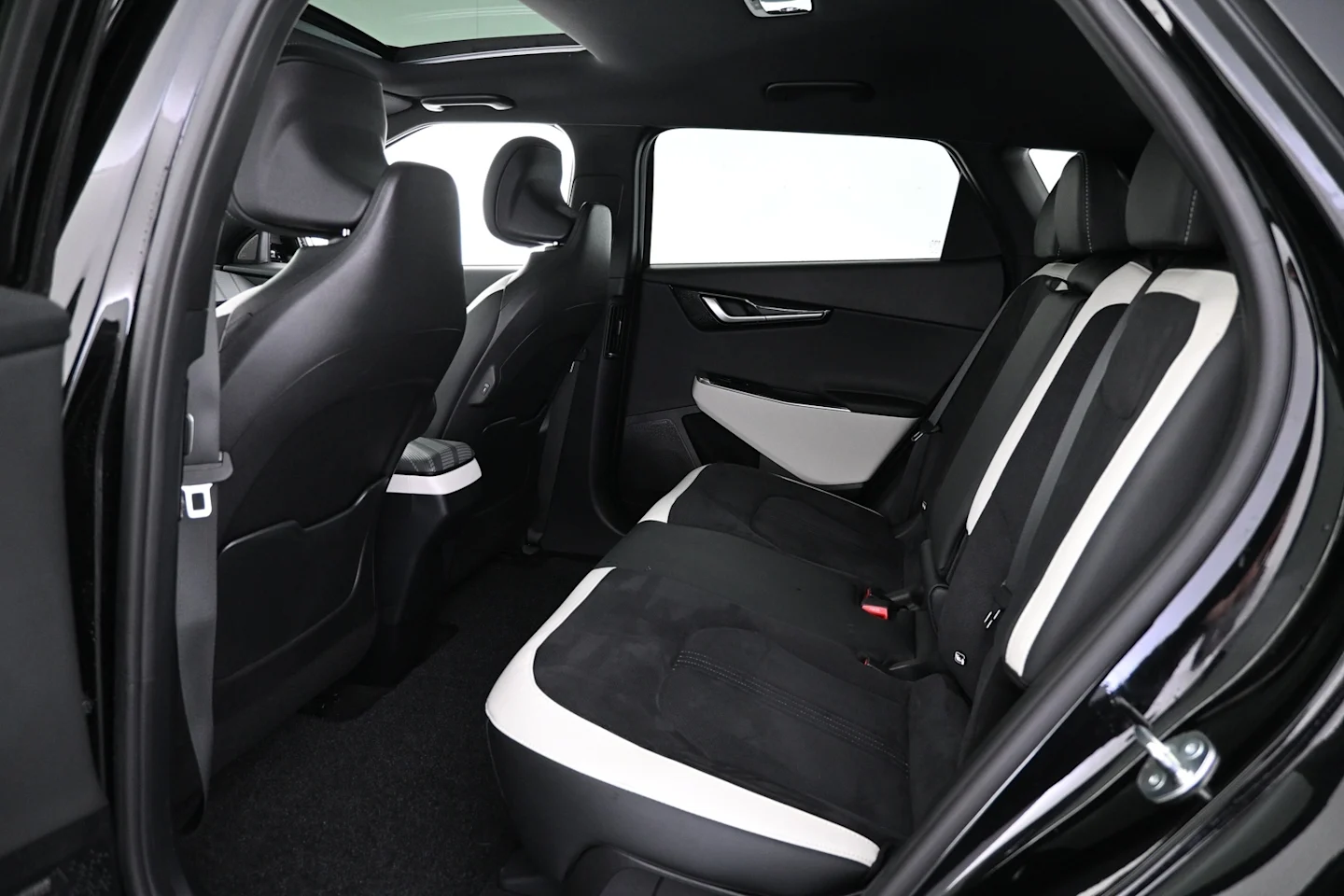 Car Image - 3TyiBY2lCol9xh9y7TNQeK