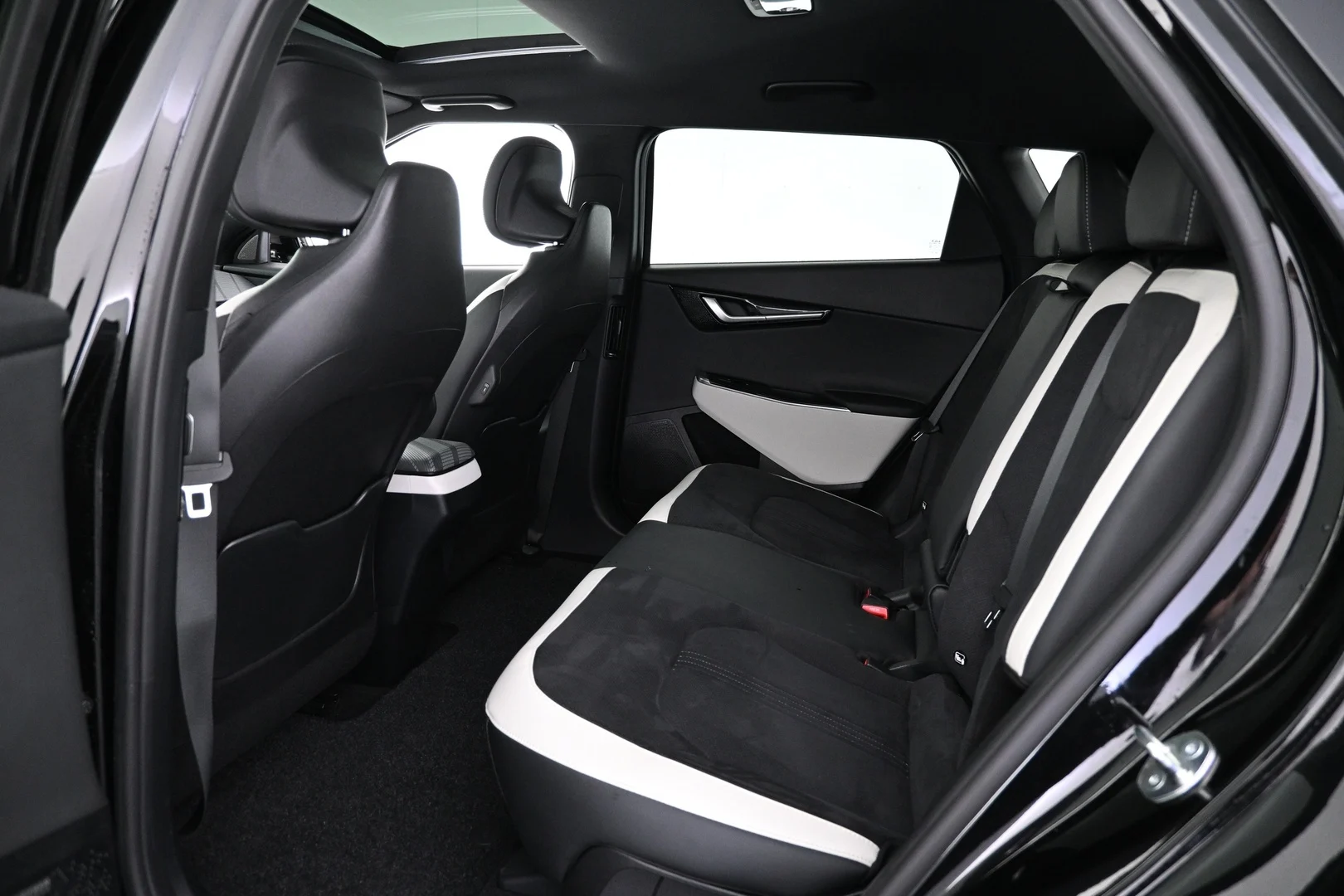 Car Image - 3TyiBY2lCol9xh9y7TNQeK