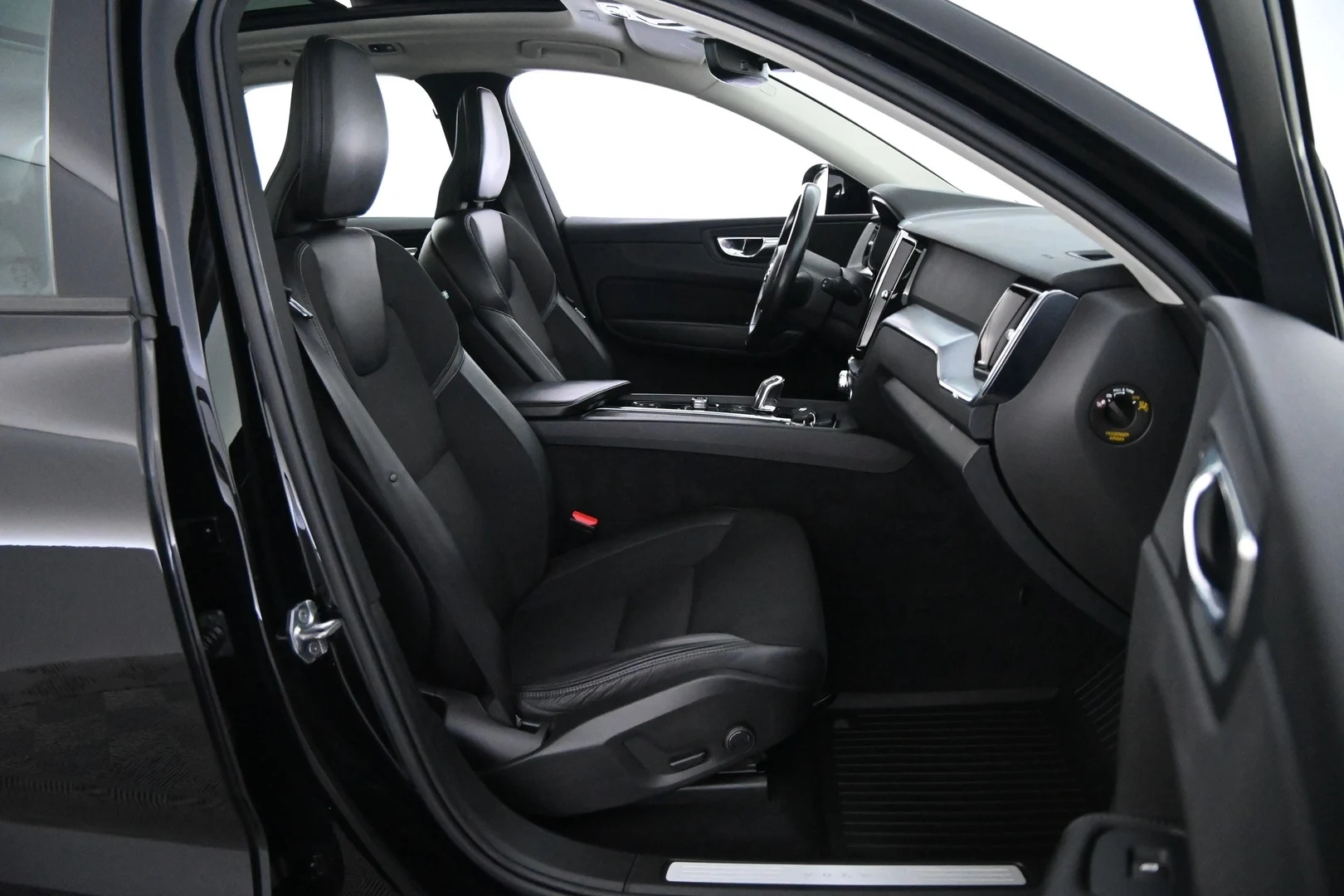 Car Image - 8Uq5UpF6b0Hrb57Fixt3t