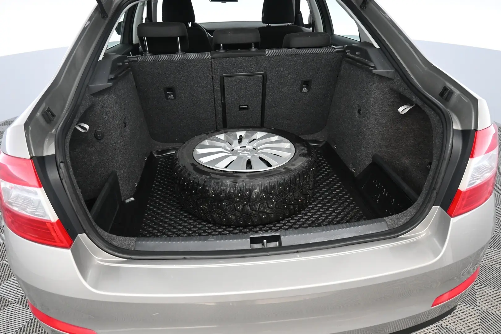 Car Image - 6yMxWjX03Laa2pMuPRhQwv