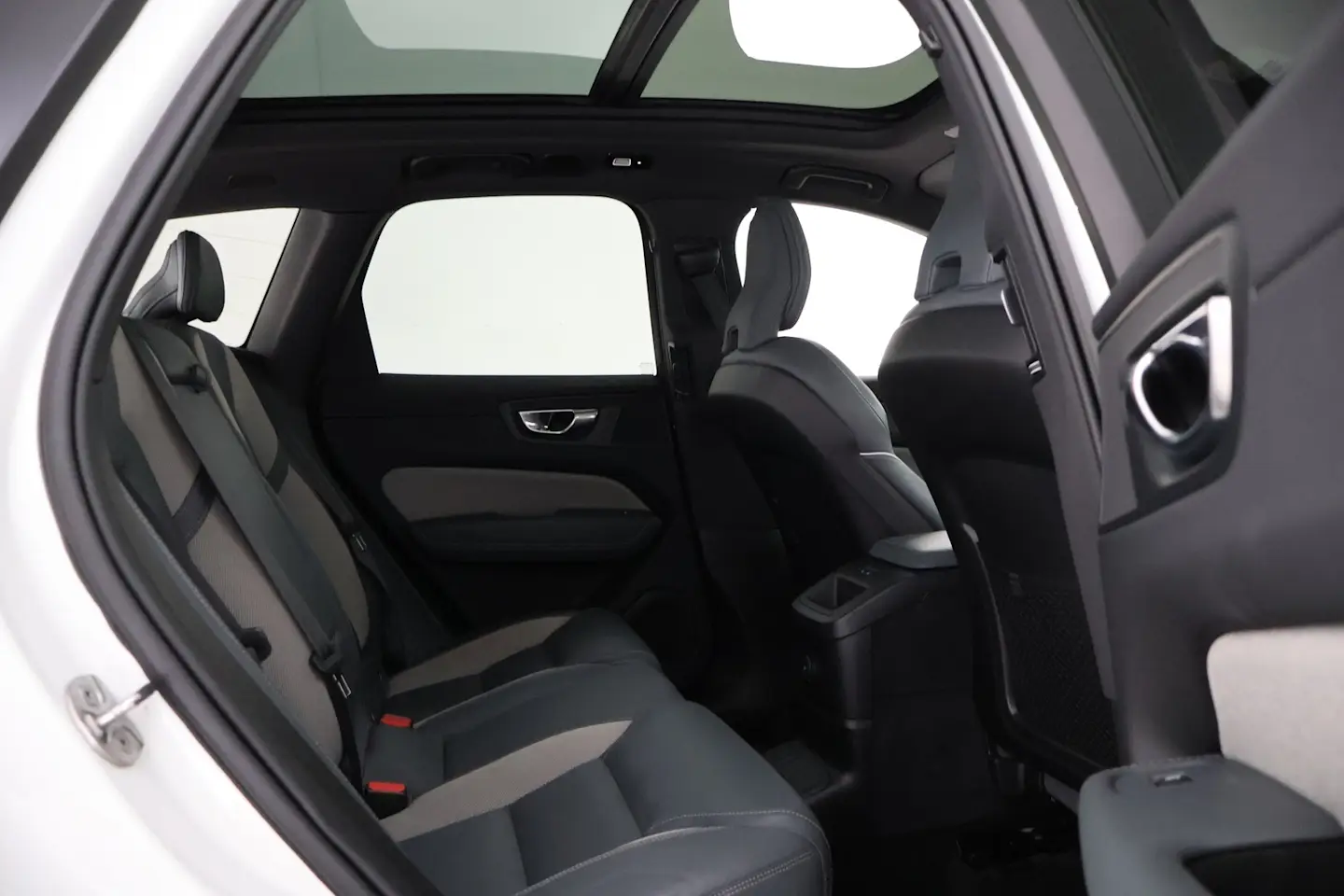 Car Image - 1Gi9ls1ead1ZS1pXNuNhGT