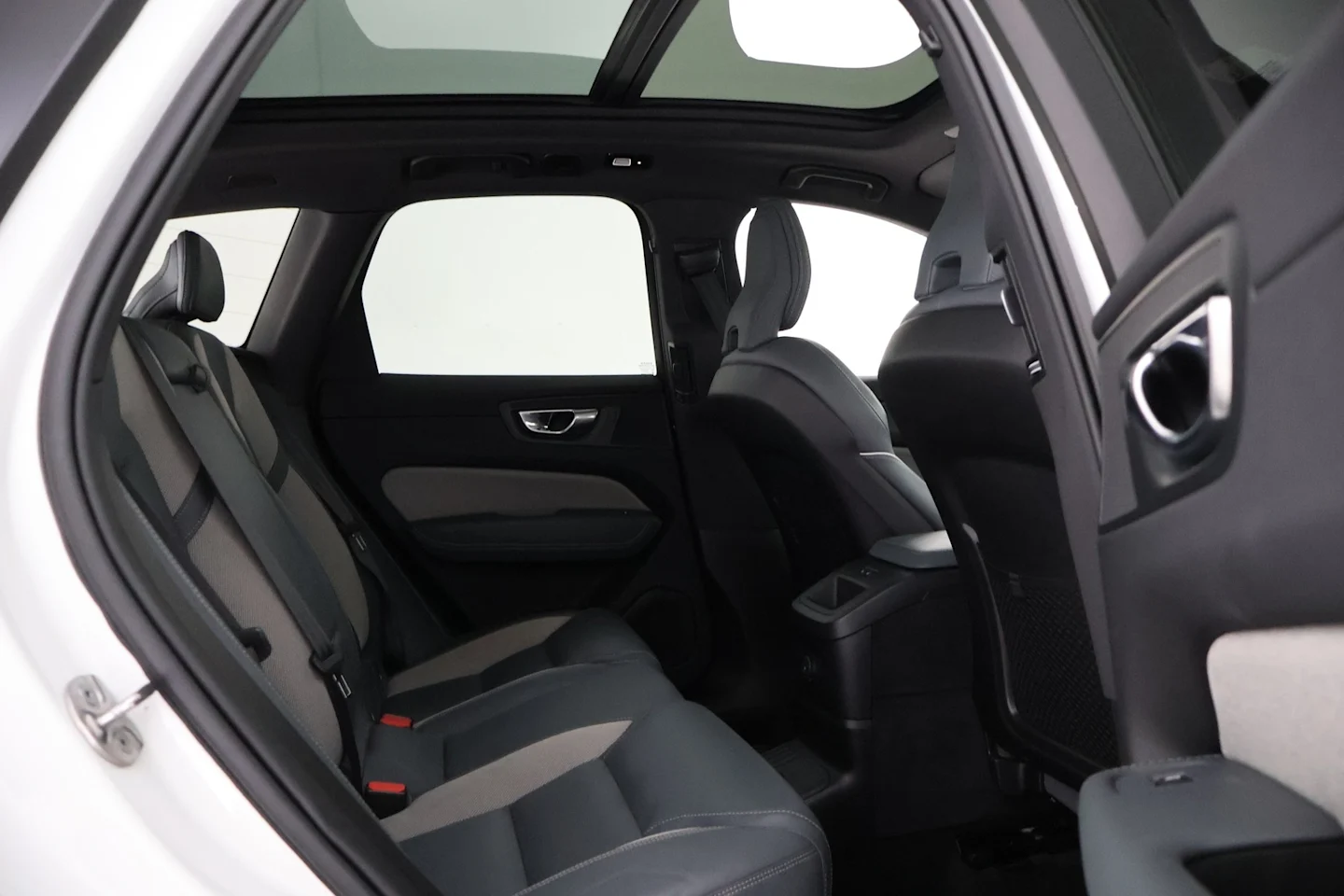 Car Image - 1Gi9ls1ead1ZS1pXNuNhGT