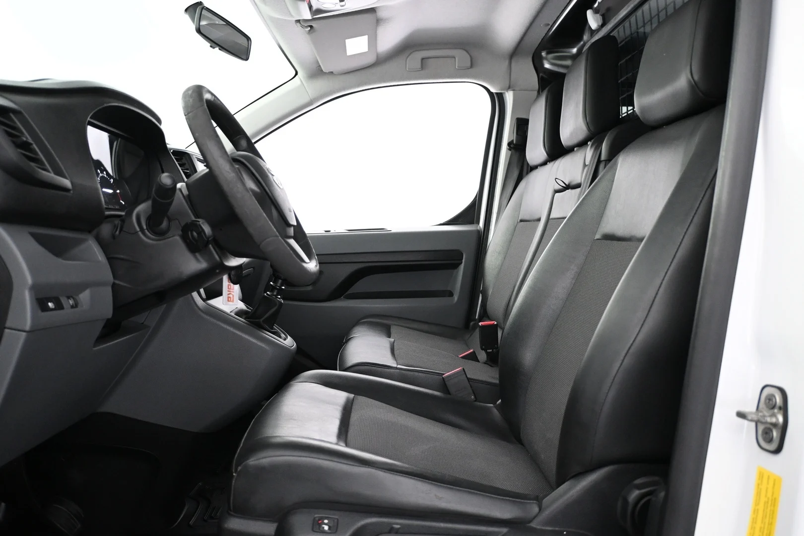 Car Image - 25YwaRFCEkX7Q92jW18U8I