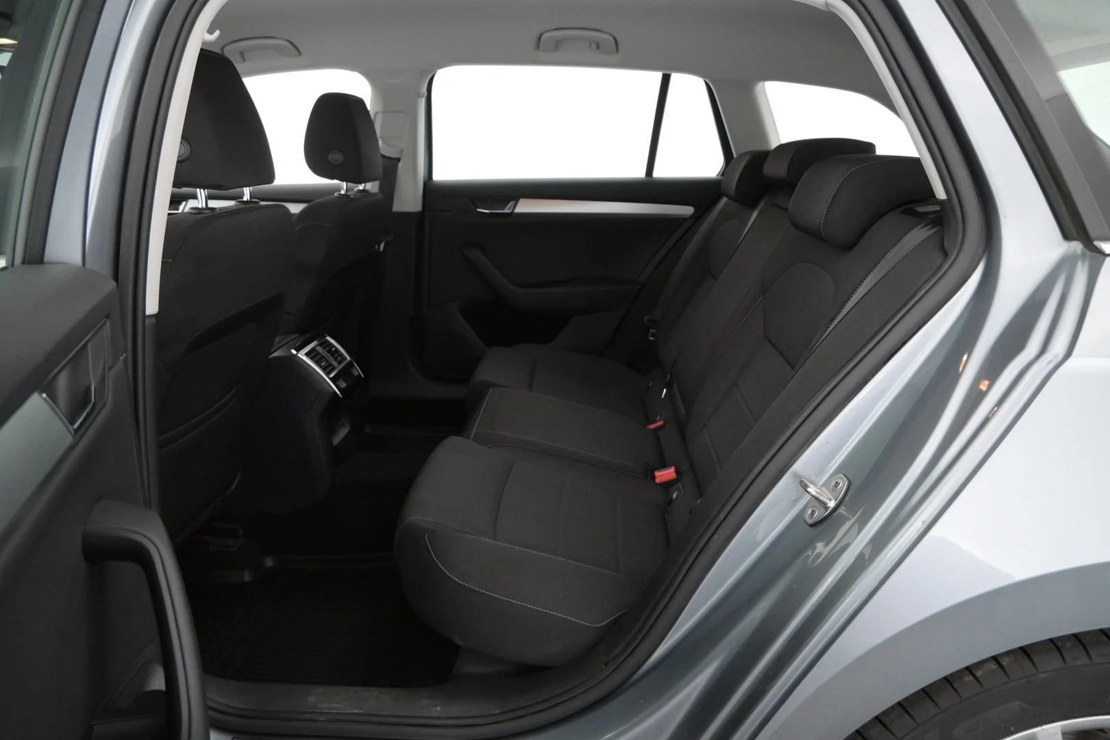 Car Image - 1ryeP99802bNxZPNWdk3Ng