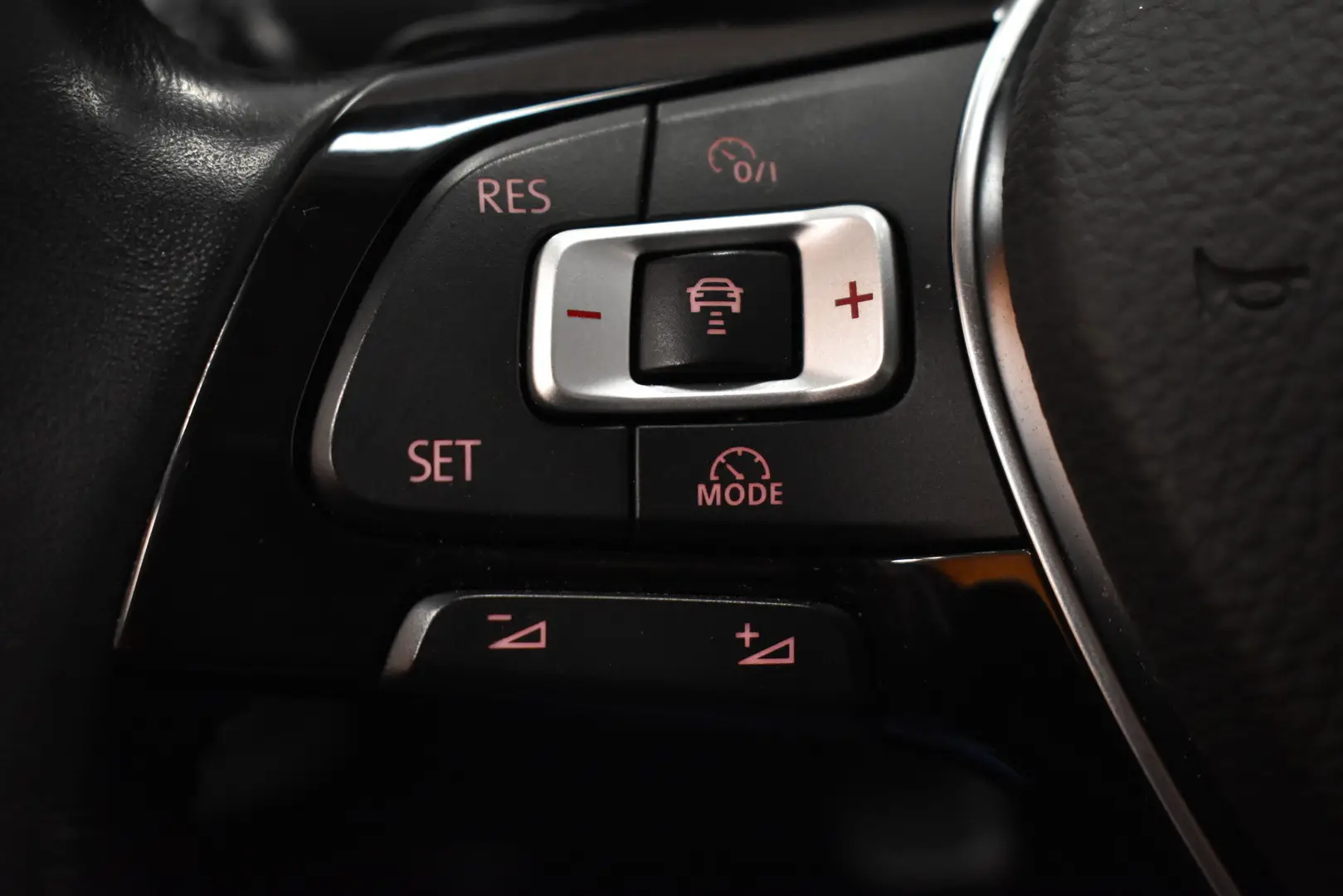 Car Image - pb9IAmHQiAA3bmaY29oZO