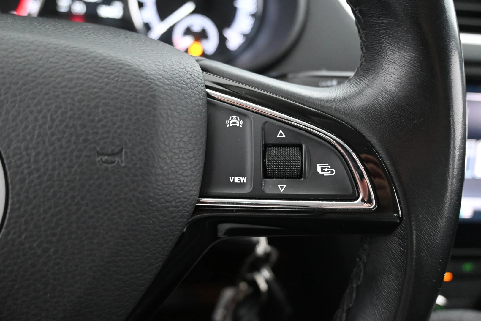 Car Image - 5UxozruUhcRIn5c3jeUMLm