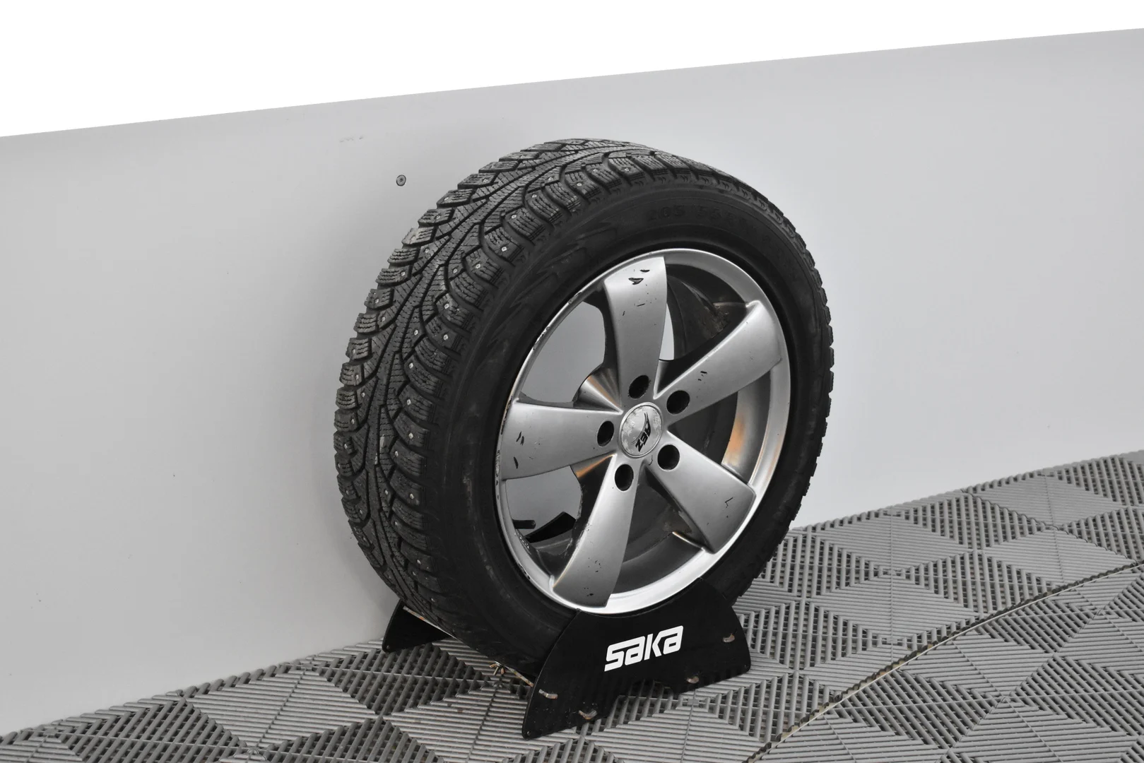 Car Image - i6KZqF7hoHZRnErB8i85K