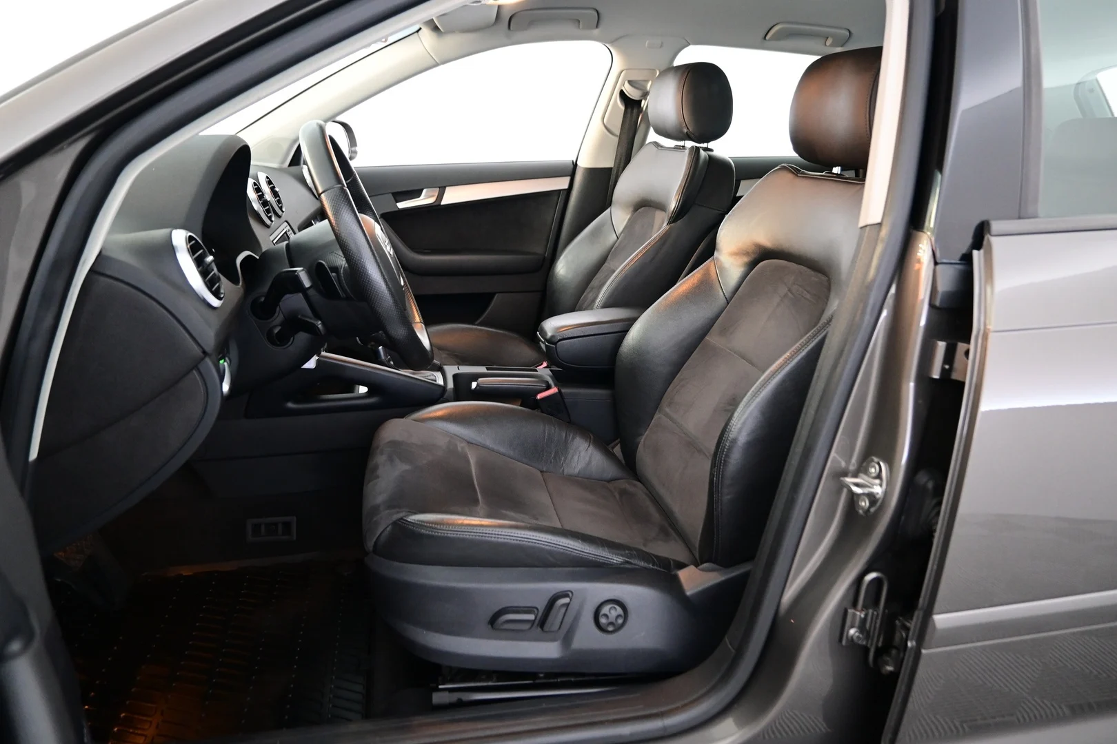 Car Image - 3mRqUUCPWHdXG27a5SXp07