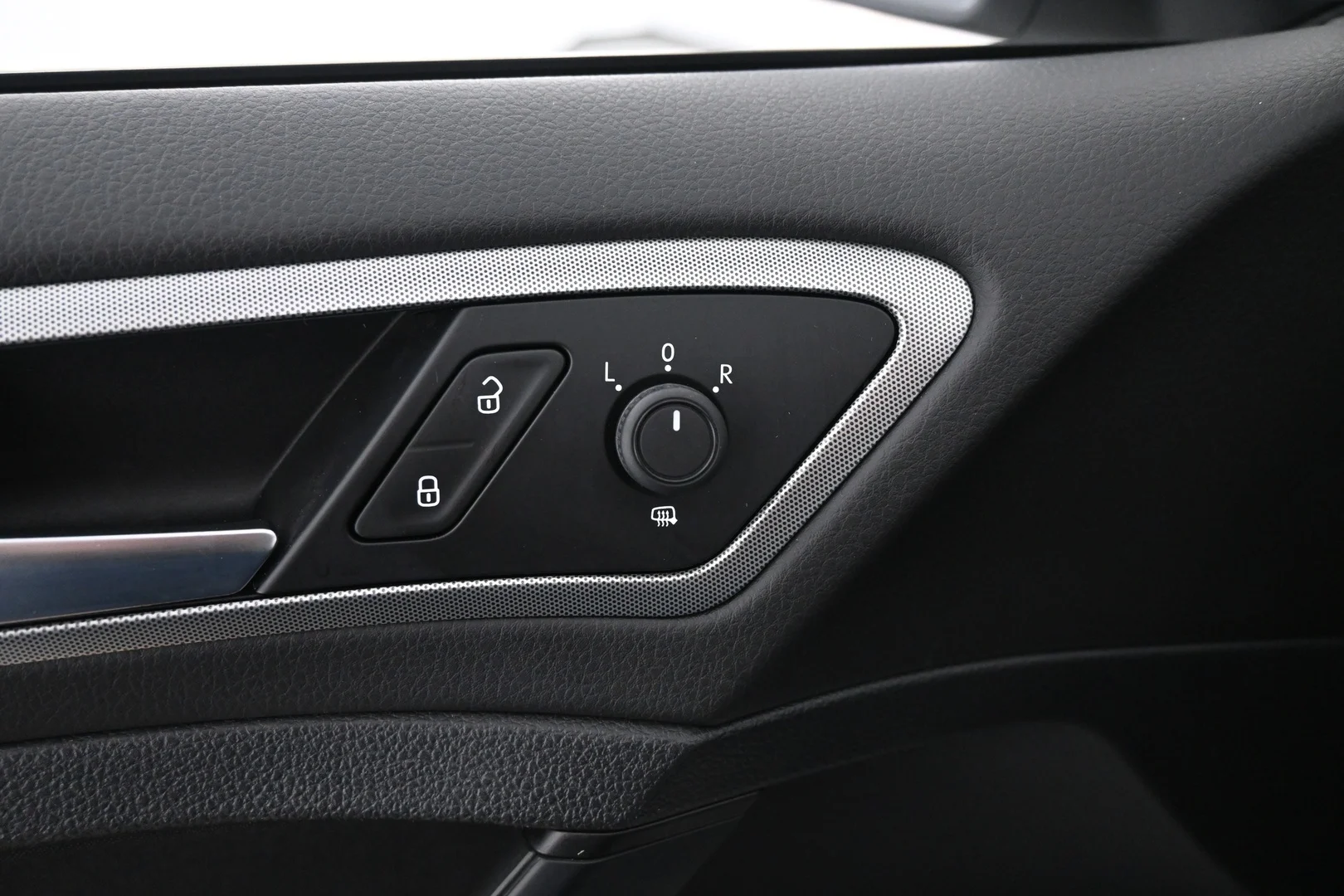 Car Image - 5YxZA9G4IeALDXHZgMwjIO