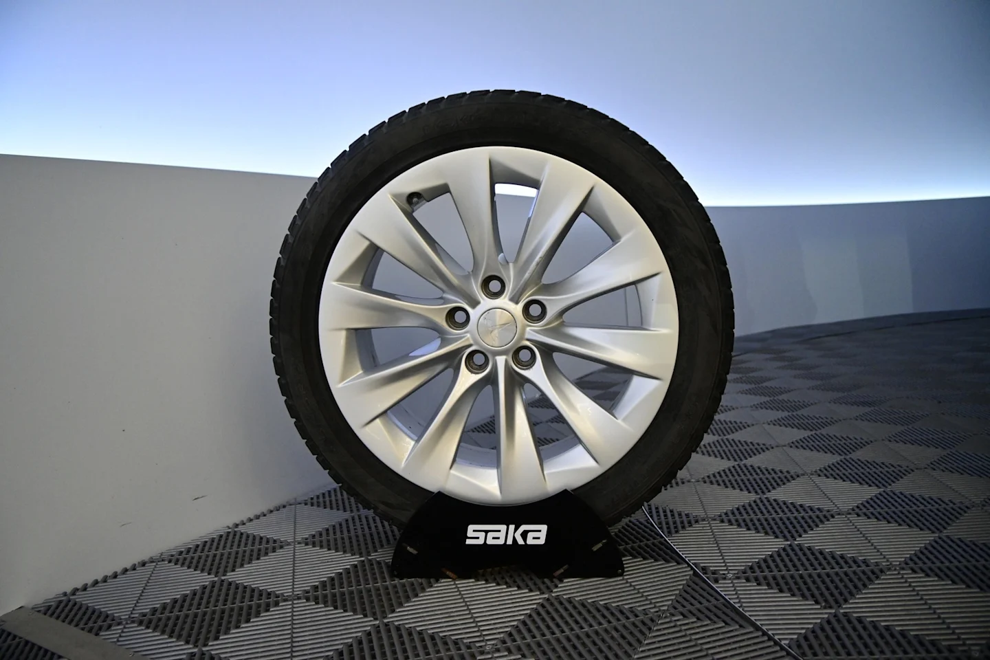 Car Image - 5LjNWqnC8HcoyzKTKqEe6X