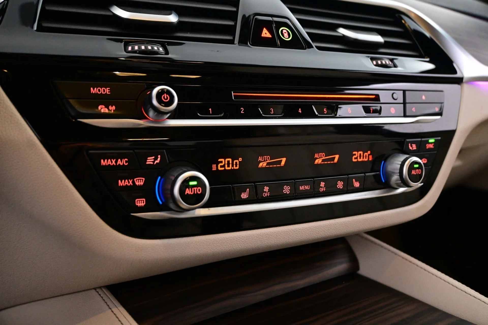 Car Image - 7iP7ZFFhs1rfljZx03UUW2