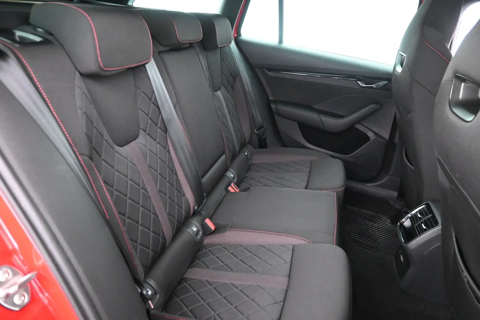 Car Image - x3M5mPuGqQRAUje1VisBV