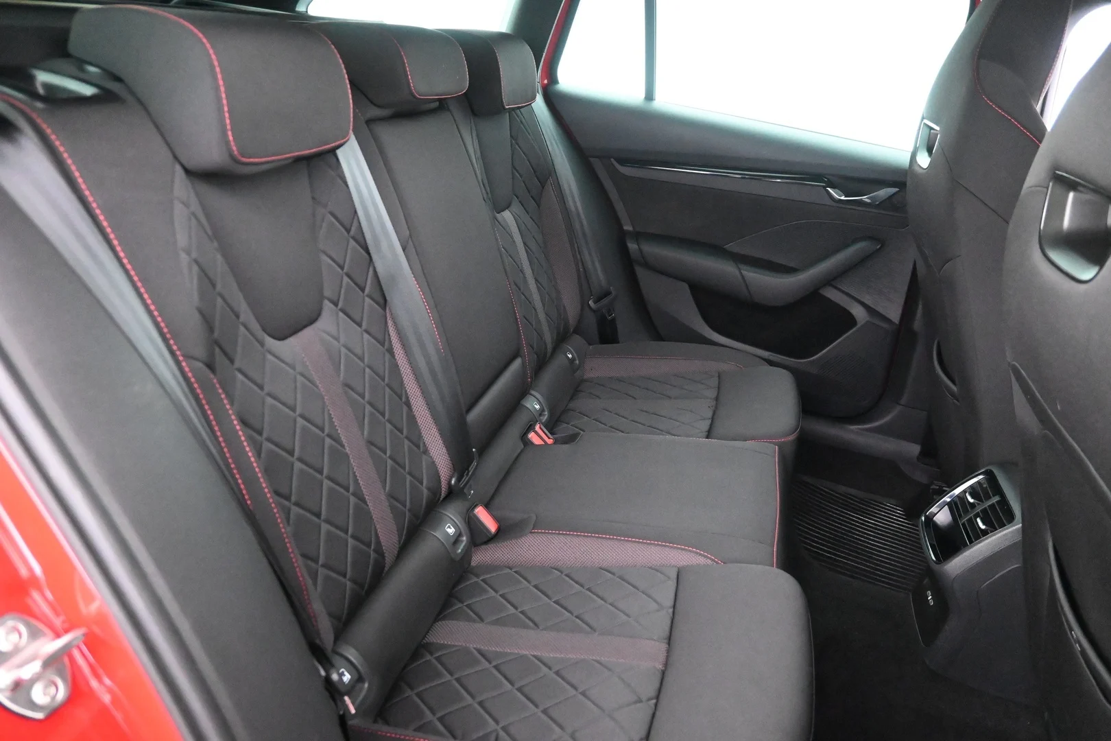 Car Image - x3M5mPuGqQRAUje1VisBV