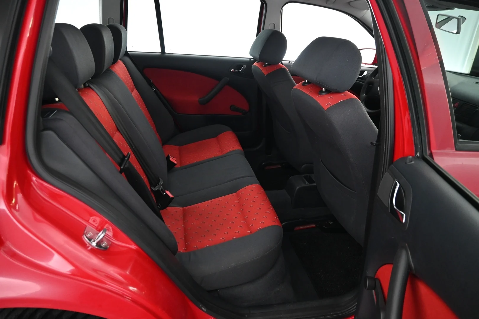 Car Image - 1UiOgzb31OzfYzTtwq638D