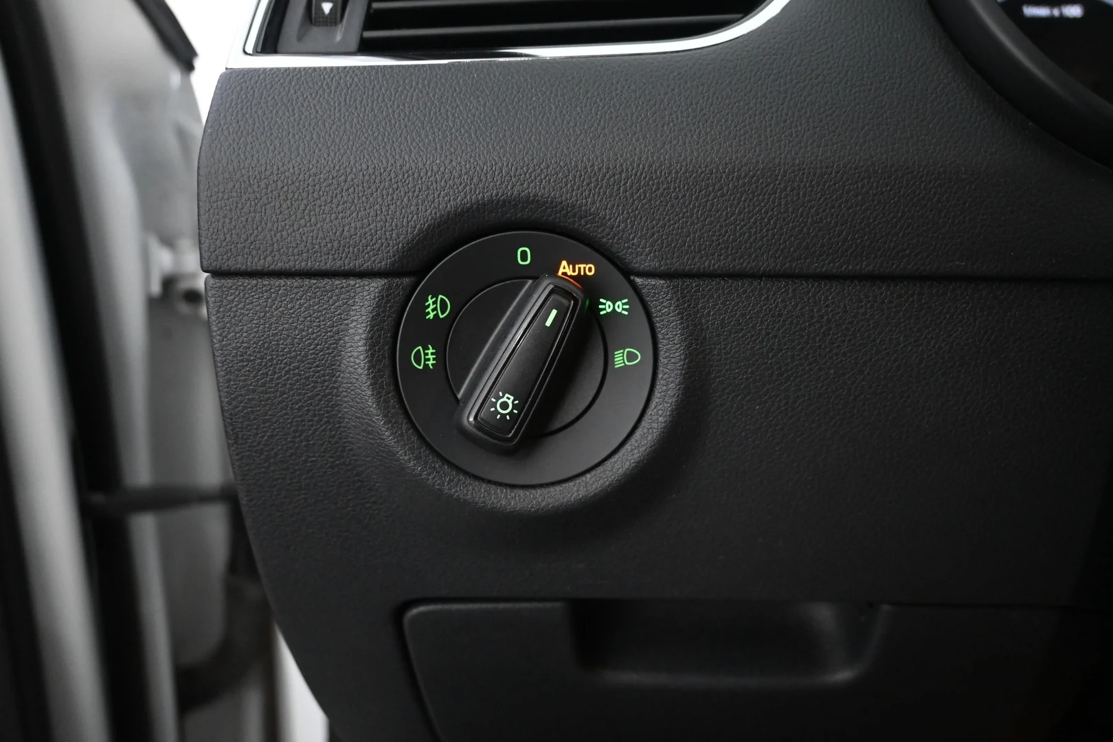 Car Image - 1YovOHW3QaEarbbtDP9Ac4